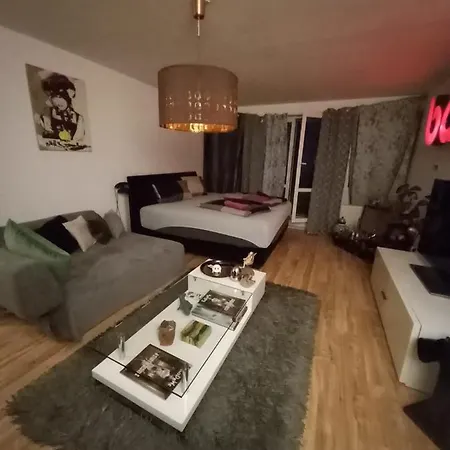 Tolle Private 2-zimmer Im Szene Berlin-friedrichshain