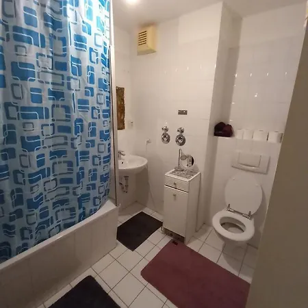 Apartamento Tolle Private 2-zimmer Im Szene Berlin-friedrichshain Berlín