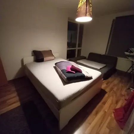 Апартаменты Tolle Private 2-zimmer Im Szene Berlin-friedrichshain *